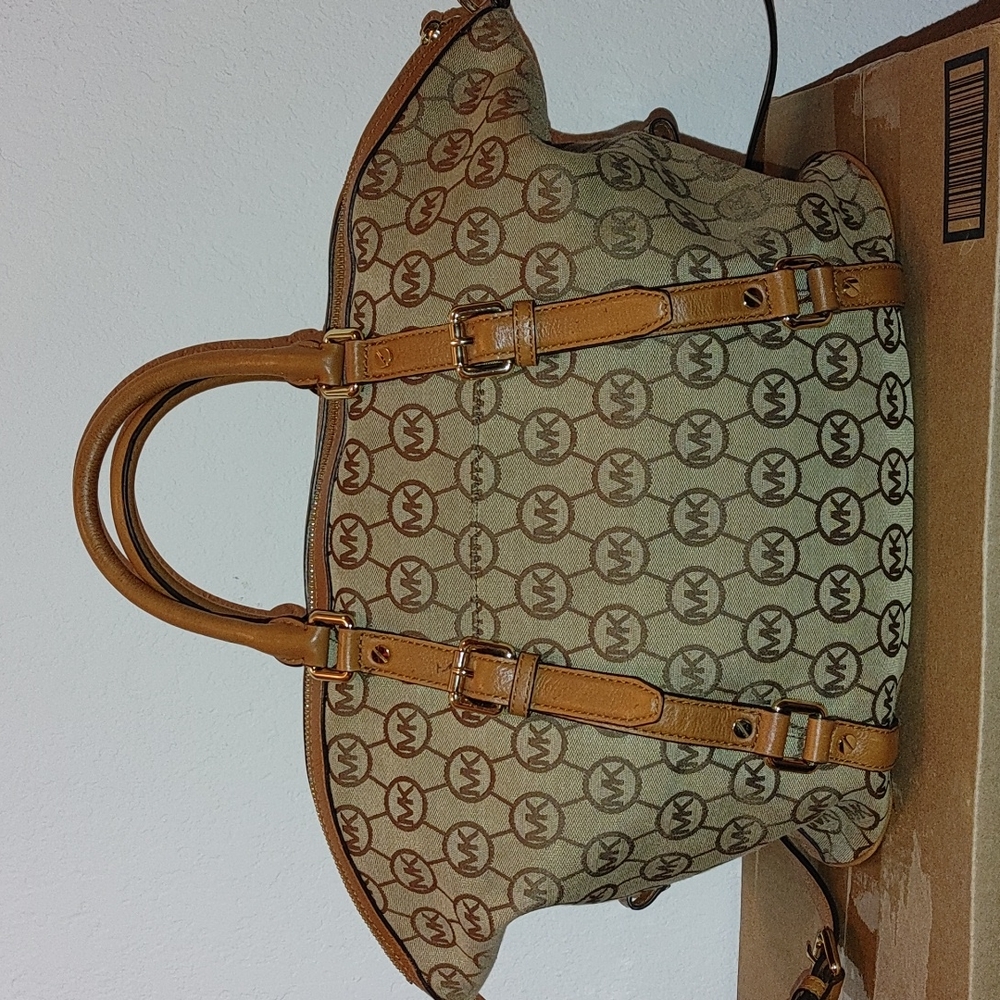 Authentic Michael Kors Satchel - image 6